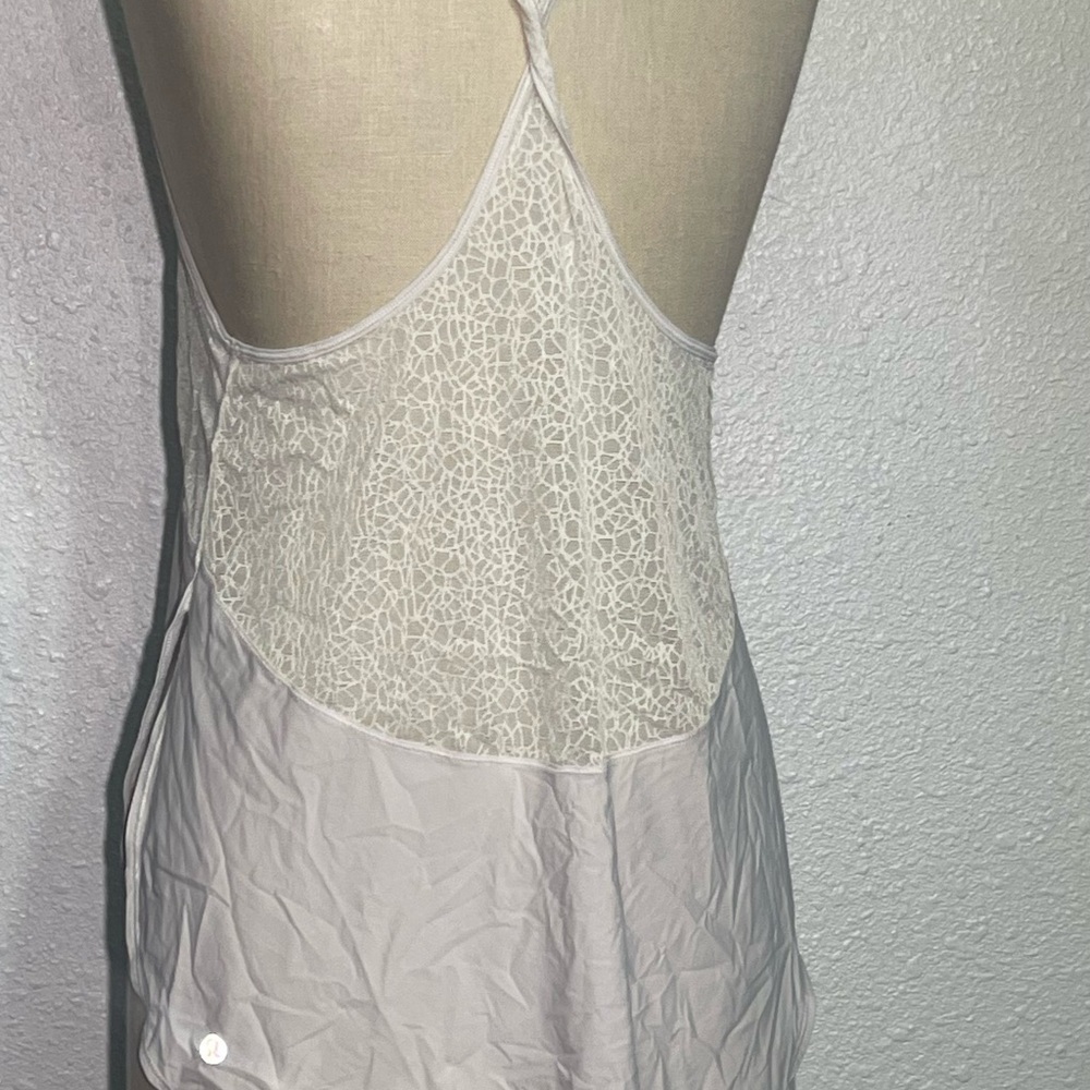 Lululemon twist and train tank top size 8 - Picture 6 of 6
